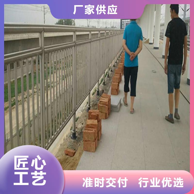 矩形管喷塑道路防撞护栏造型新颖展鸿护栏售后有保障货源报价